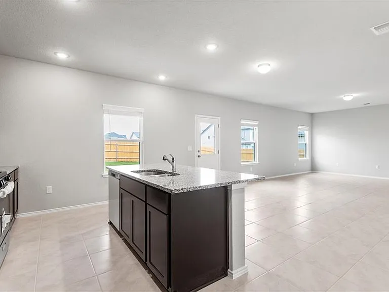 4909 Sea Salt Dr — Photo 16