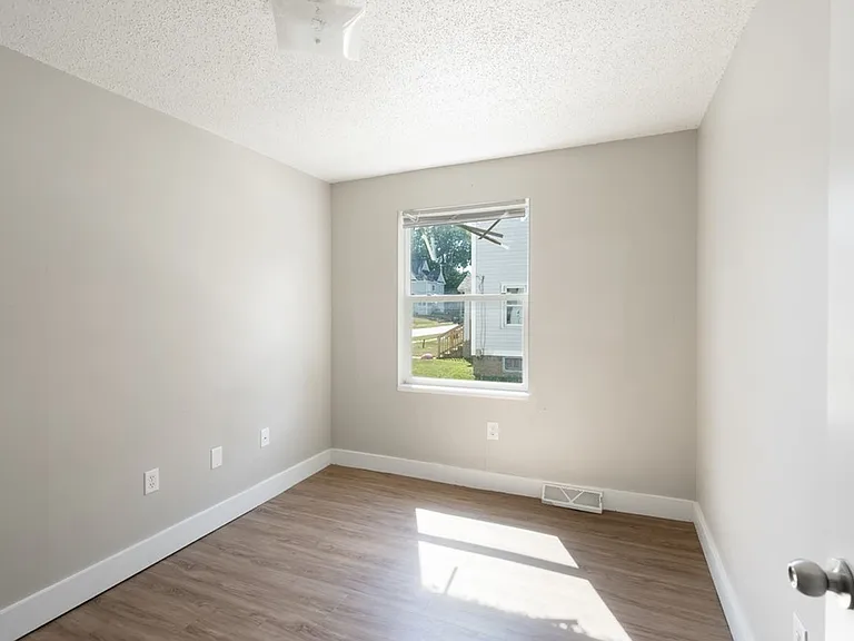 1015 W 22nd St - Cedar Falls — Photo 11