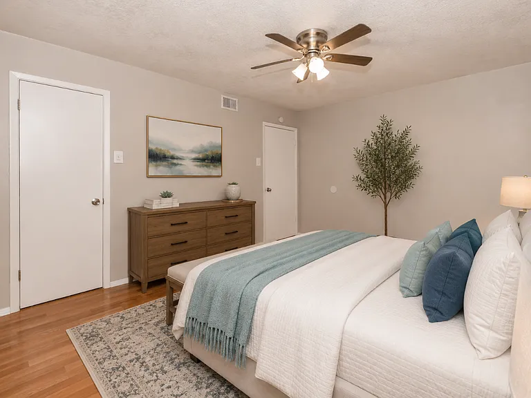 Esperanza Apartments — Photo 6