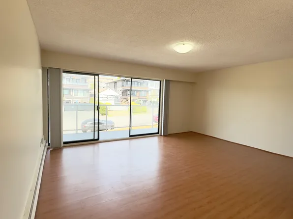 15158 Royal Ave #405, White Rock, BC V4B 1M3