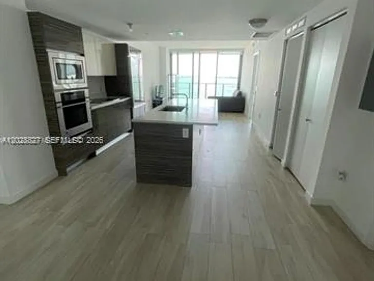 460 NE 28th St #1406 — Photo 5
