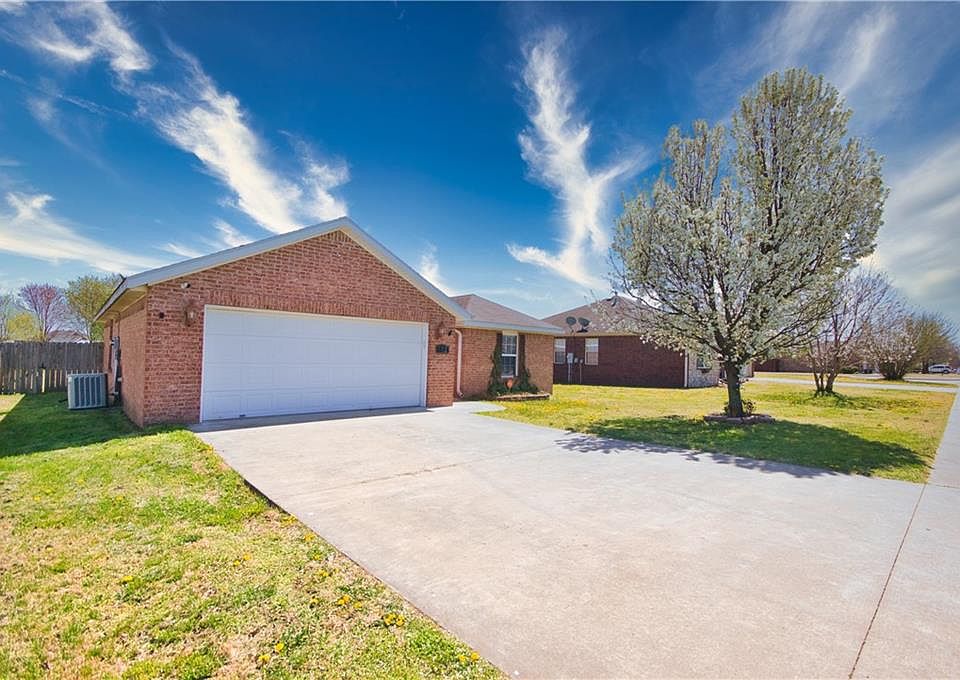 1st image of 672 Olivia Ln
