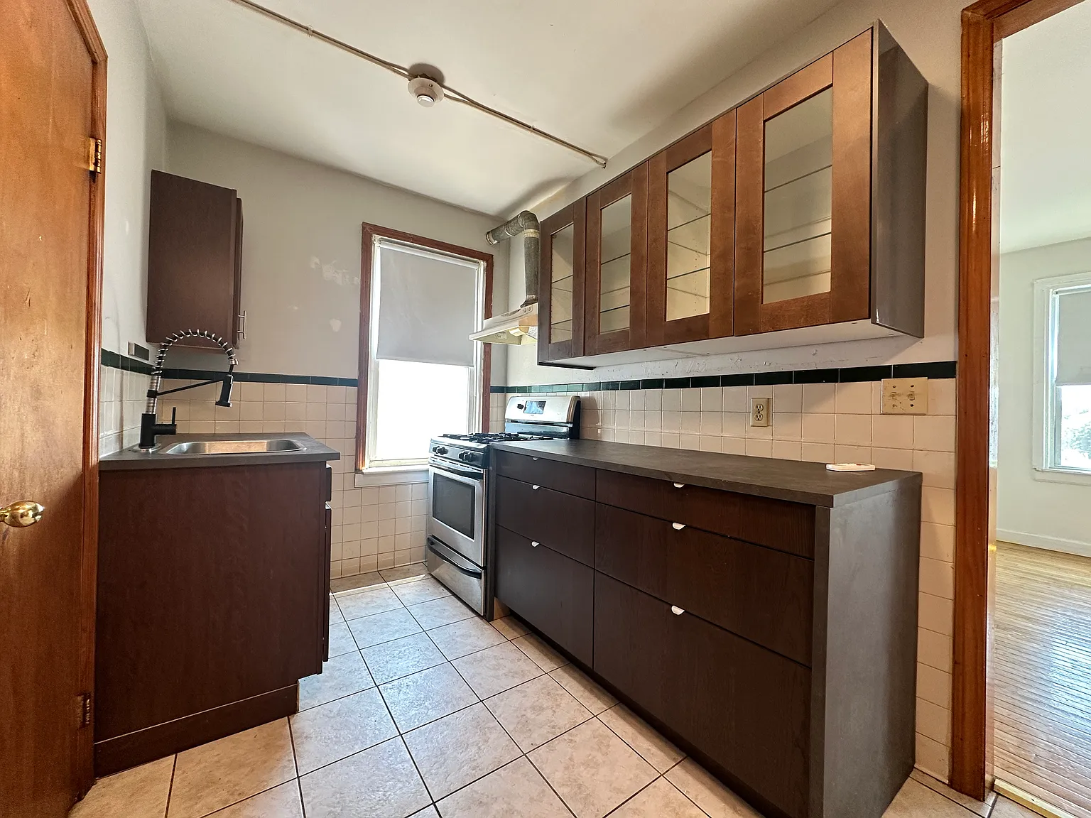 166 Wood St — Photo 2