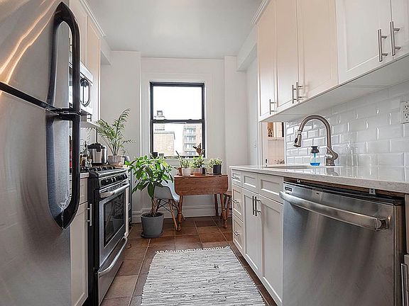 4th image of 27 W 96th St APT 14B