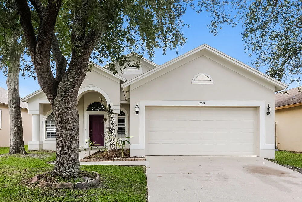 3 bed, 2.0 bath, 1647 sqft, $2,595 — Photo 1