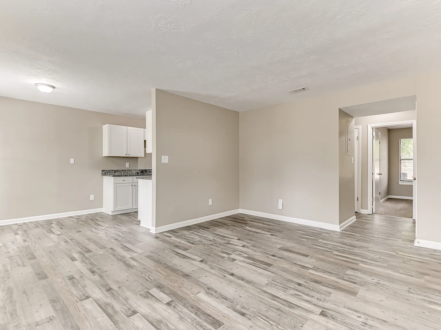 Colton Woods Apartments — Photo 4