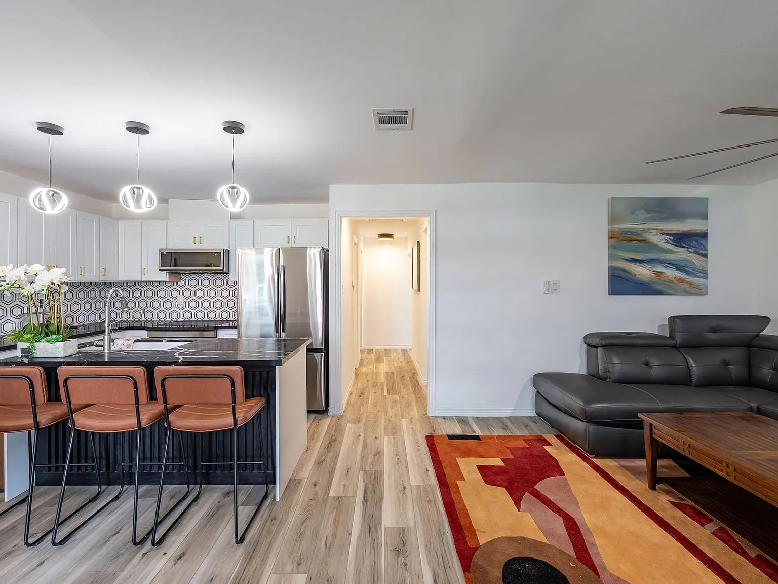 3 bed, 2.0 bath, 1388 sqft, $2,500 — Photo 4