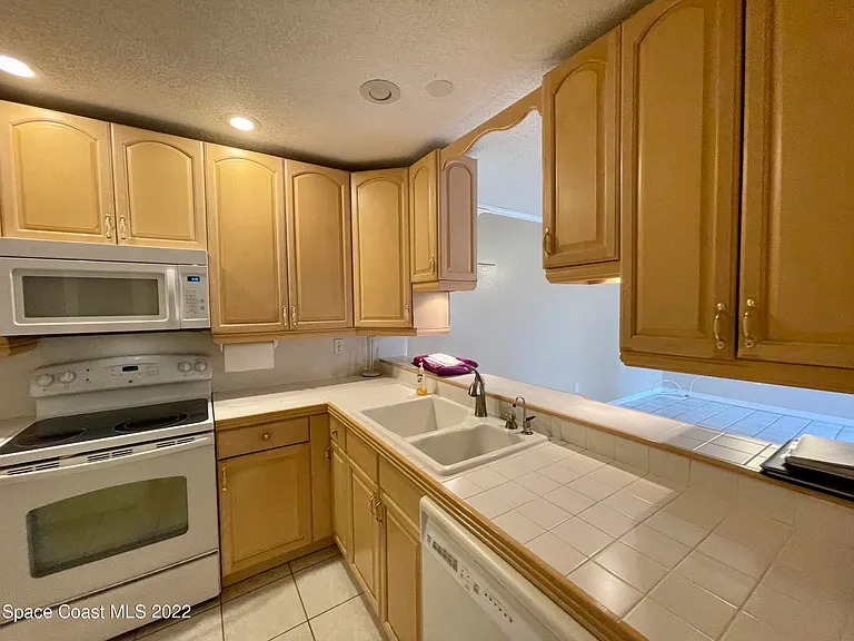 1425 Malibu Cir NE #111 — Photo 9