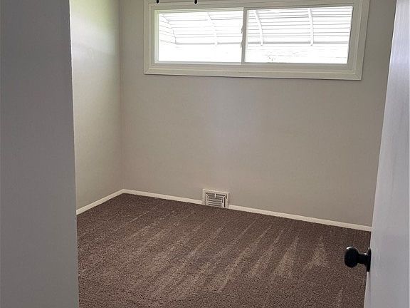 5th image of 15932 Ashland Dr