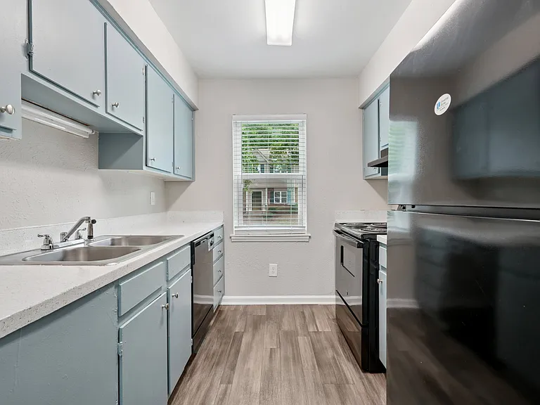 The Highlands Apartments — Photo 12