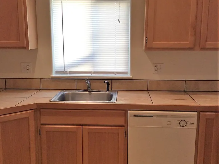 2210 Jakob Ave — Photo 4