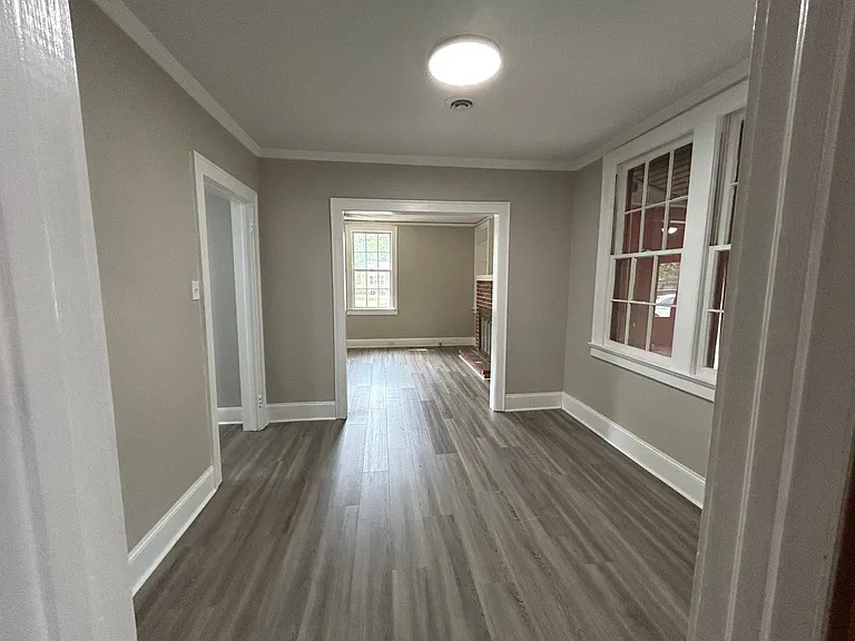 411 E Charlotte Ave — Photo 17