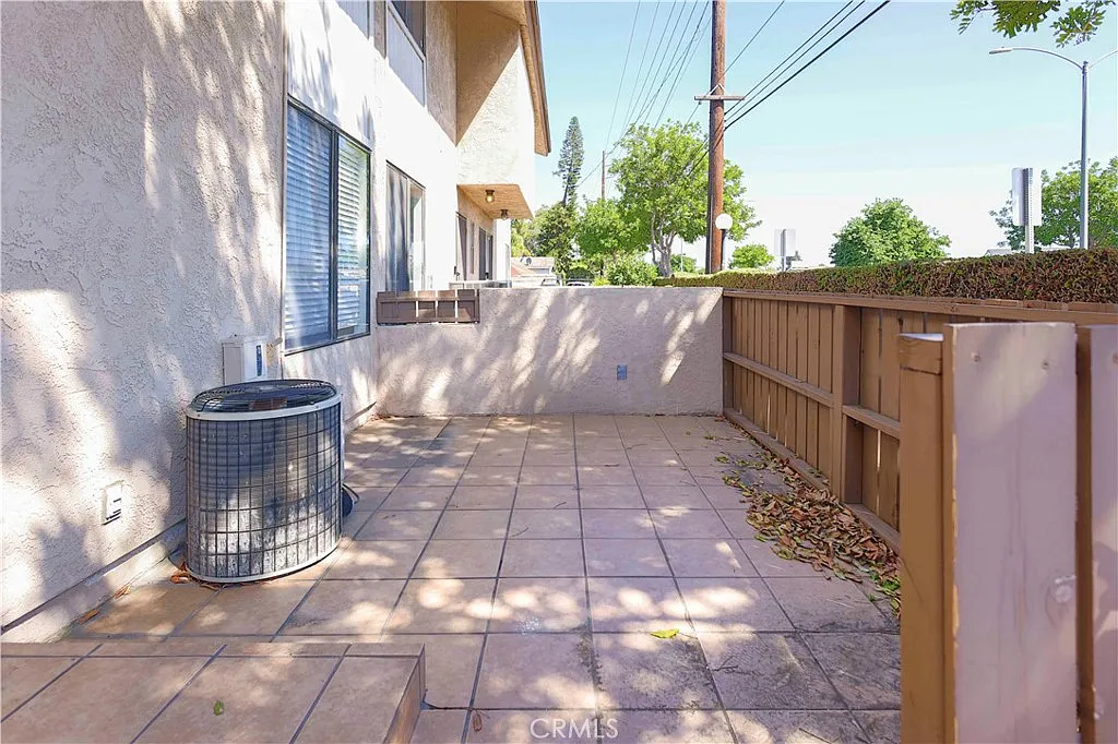 2 bed, 2.5 bath, 1273 sqft, $3,150 — Photo 2
