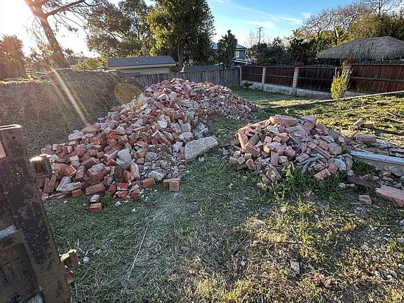 4th image of 844 Saxony Rd