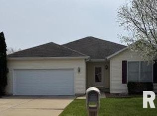 2712 Carl Prairie Dr, Springfield, IL 62703