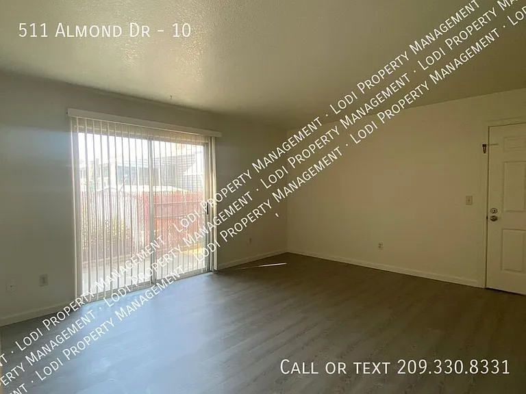 511 Almond Dr #10 — Photo 17