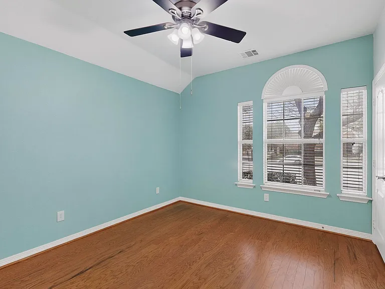 100 Shumard Ct — Photo 16