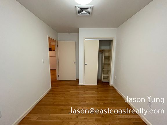 3rd image of 27 Peterborough St #293