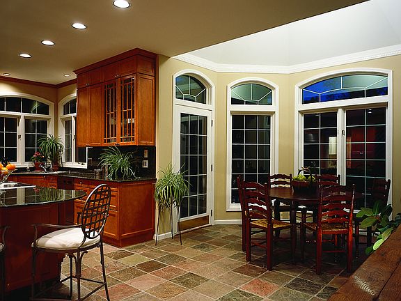 4th image of 1055 Oxford Dr