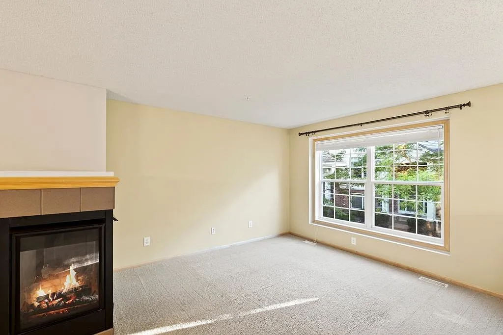 3 bed, 2.5 bath, 2060 sqft, $2,595 — Photo 3