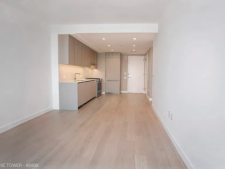 3 Court Sq #3409 — Photo 11