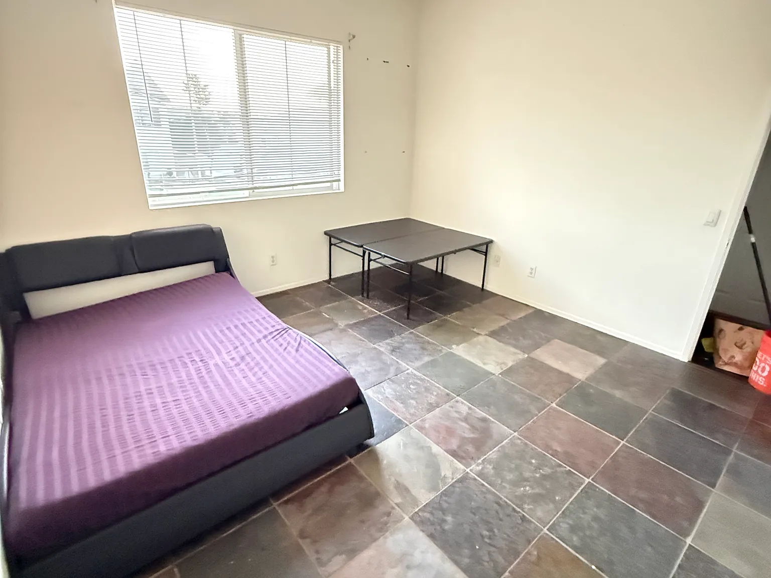 8 bed, 230 sqft, $999 — Photo 2