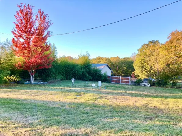 305 Holiday Village Dr, Quitman, TX 75783