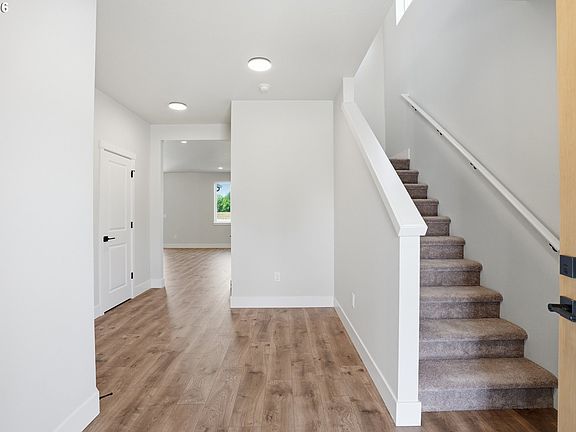 5th image of 818 SE 34th Cir