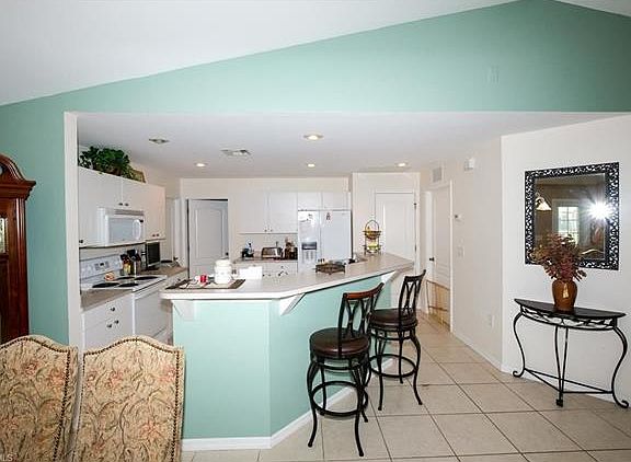 3rd image of 530 NE 6th Ter