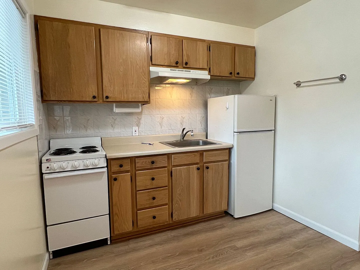 320 J St — Photo 3