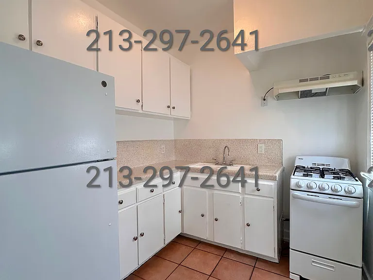544 N Heliotrope Dr #105 — Photo 4