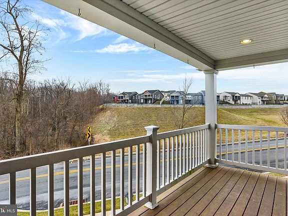4th image of 1160 Lonberry Dr