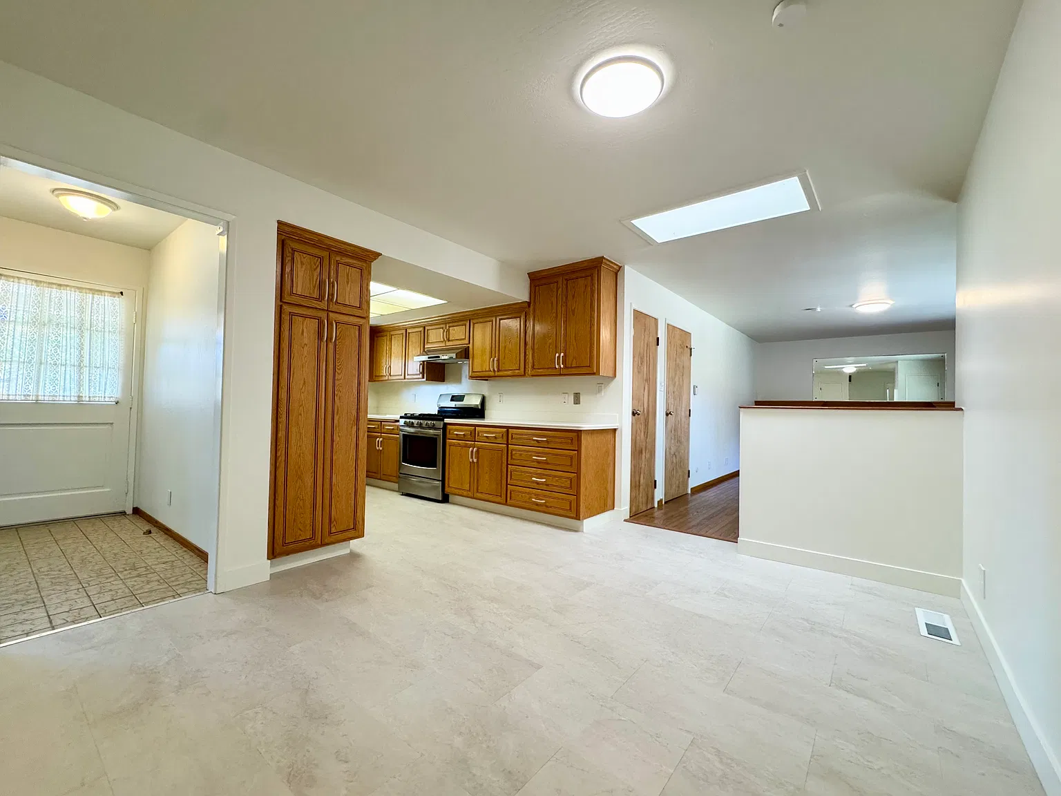 4 bed, 1556 sqft, $3,800 — Photo 4