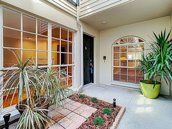2nd image of 13933 Clubhouse Cir #8