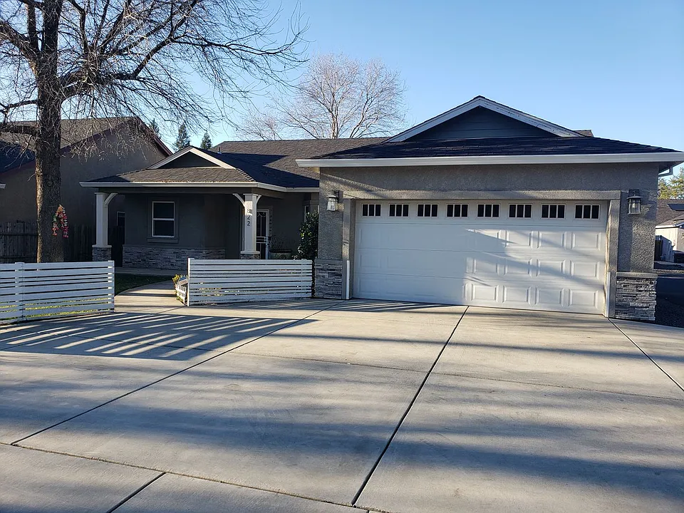 822 W 11th Ave