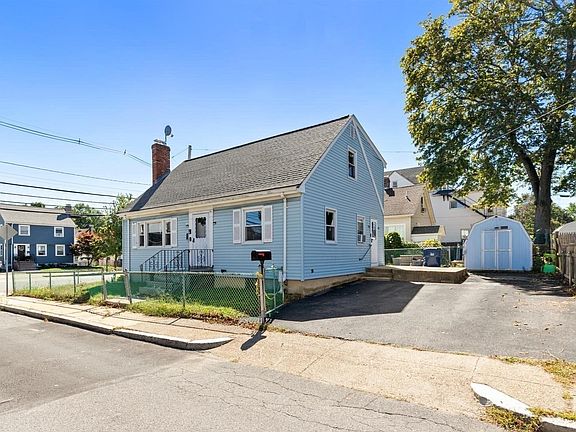 2nd image of 4 Spring Valley Rd