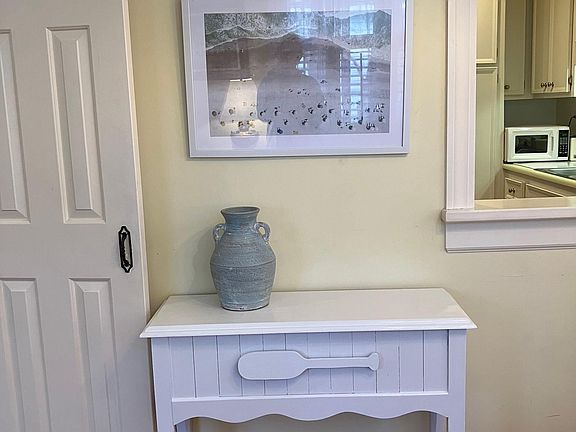 console table with opening to kitchen
