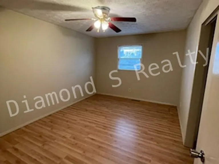 2264 E Nora St — Photo 9