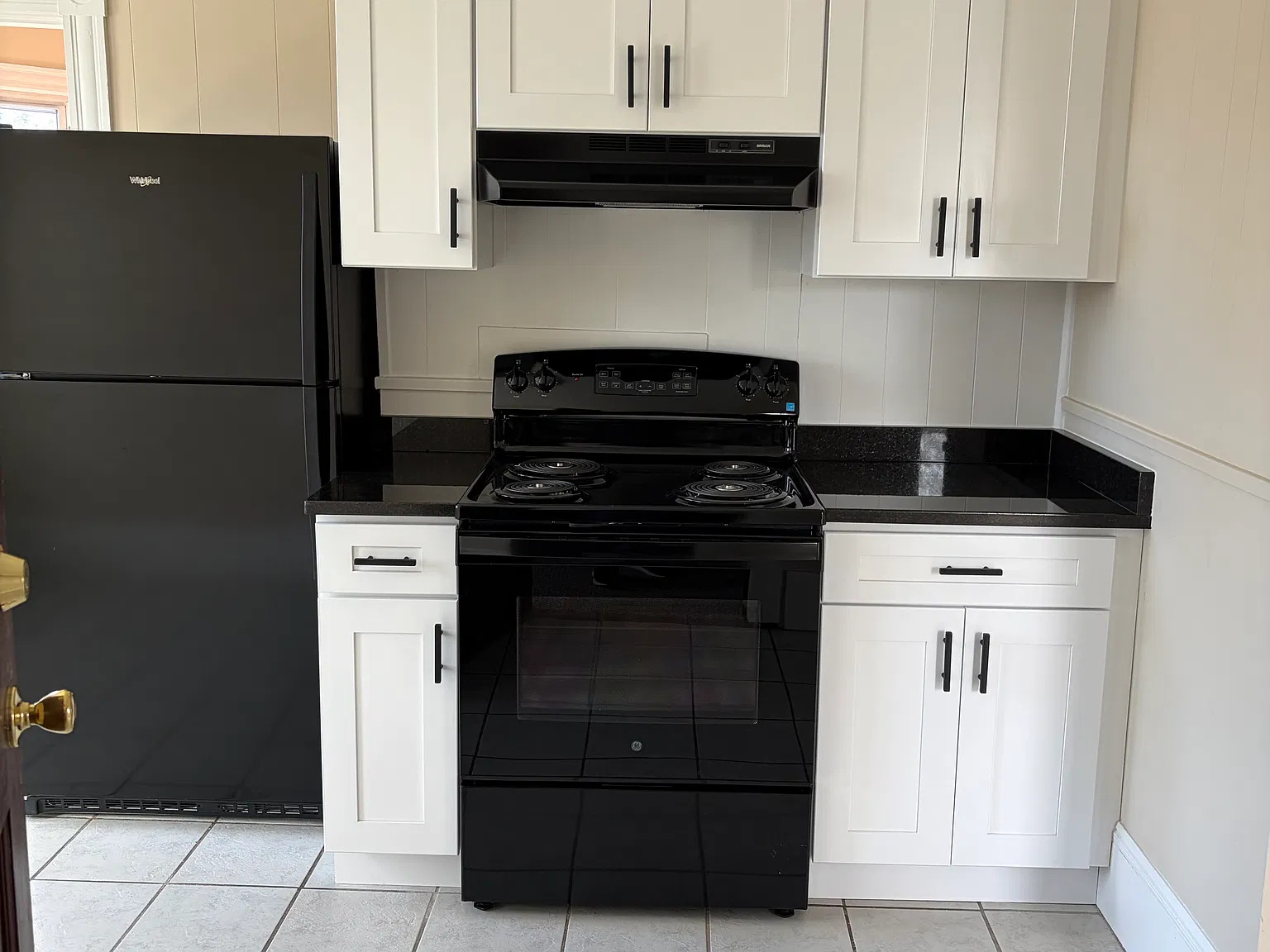 3 bed, 1000 sqft, $2,200 — Photo 4