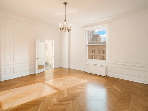 550 Park Avenue image 17 of 26