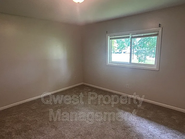 405 E Woodlawn Ave #7 — Photo 6