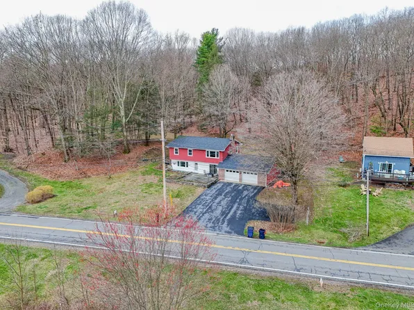 563 Spring Lake Road, Red Hook, NY 12571