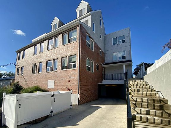 2nd image of 4114 Lauriston St Unit 204
