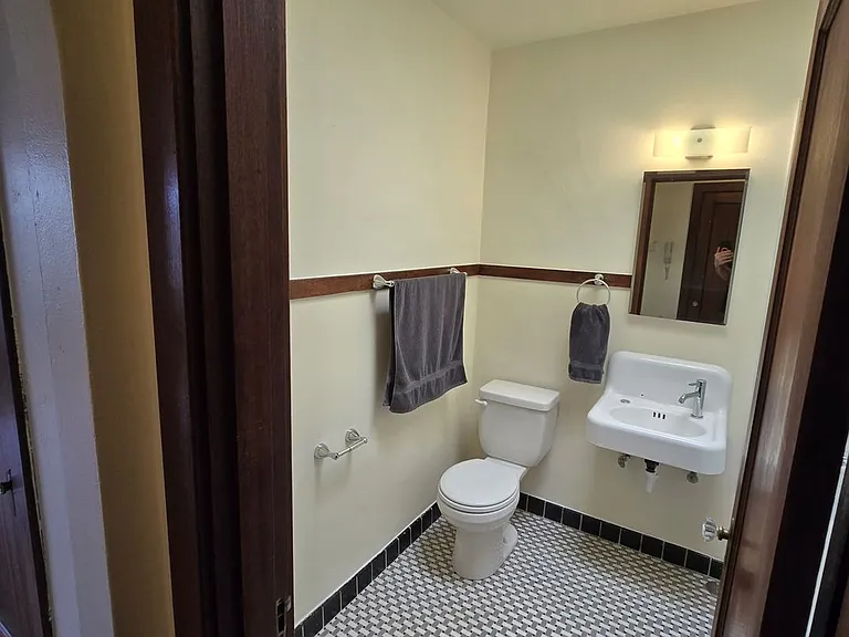 16 Valley St — Photo 10