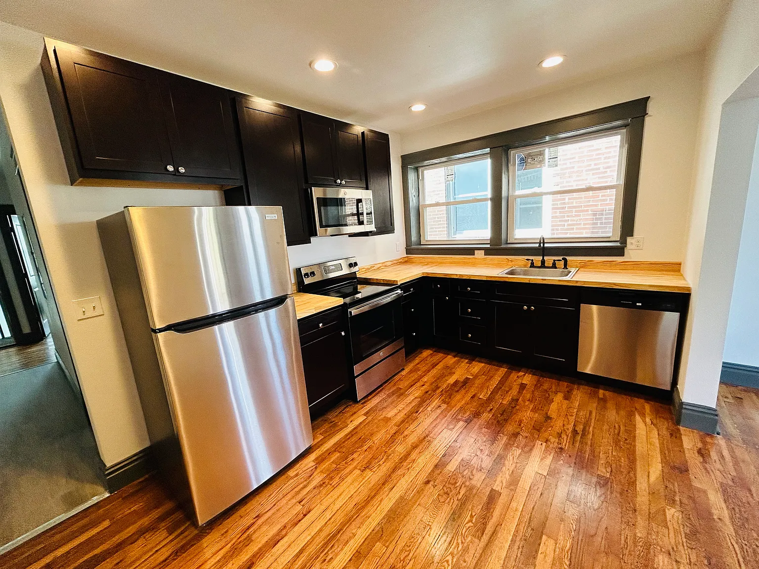 2 bed, 1100 sqft, $1,100 — Photo 3