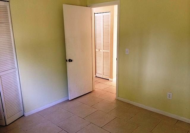 1st image of 111 Colechester Ln