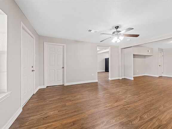 5th image of 117 N Oak St