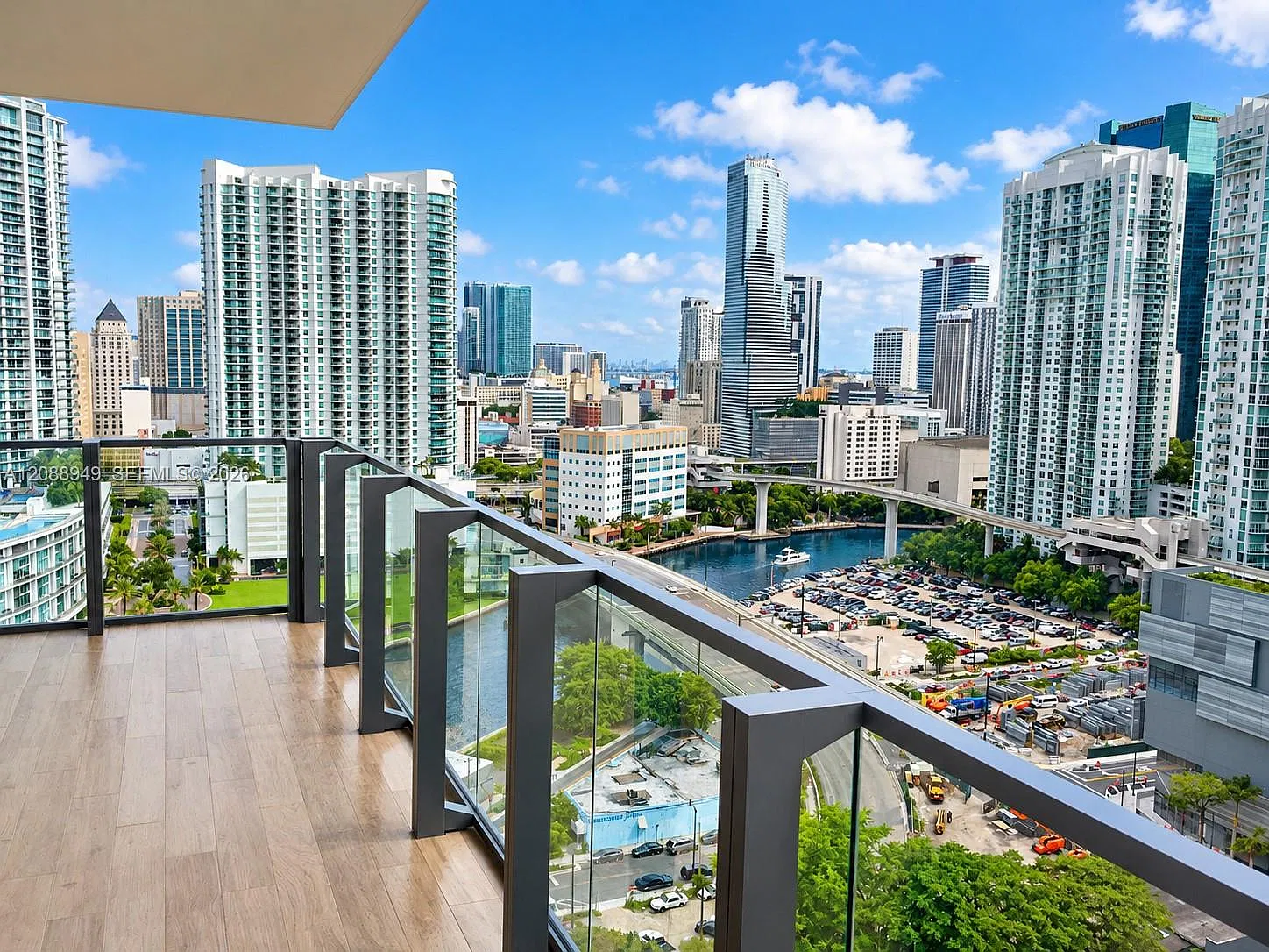 Rise Condo — Photo 1