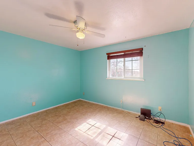 11517 Ralph Ave NE — Photo 9