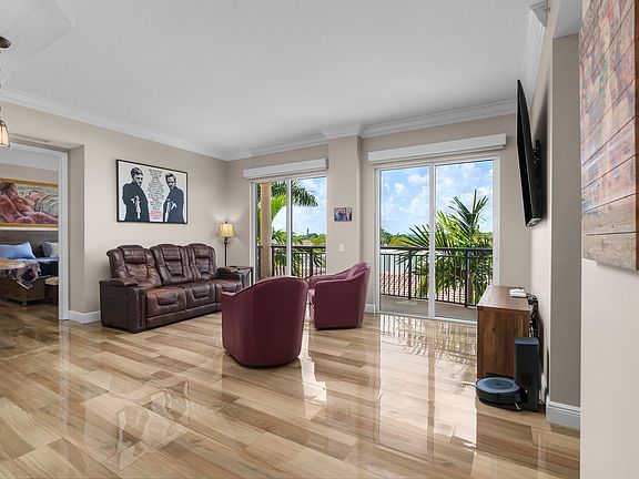 3rd image of 2633 NE 14th Avenue #308